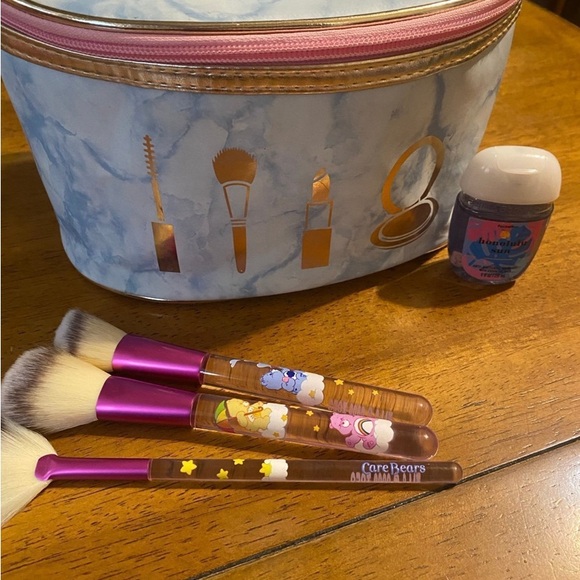 Care Bears makeup brush set and makeup bag - Picture 6 of 6